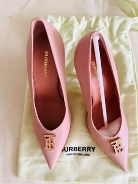 Burberry Pink Pointed-Toe Pumps with Gold TB Logo size 37.5